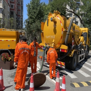 <strong>管道清淤为客户解决难题</strong>