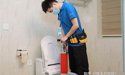 一招轻松搞定马桶堵塞？无锡抽粪帮你解决烦恼！(马桶堵塞怎么吸马桶)(图1)
